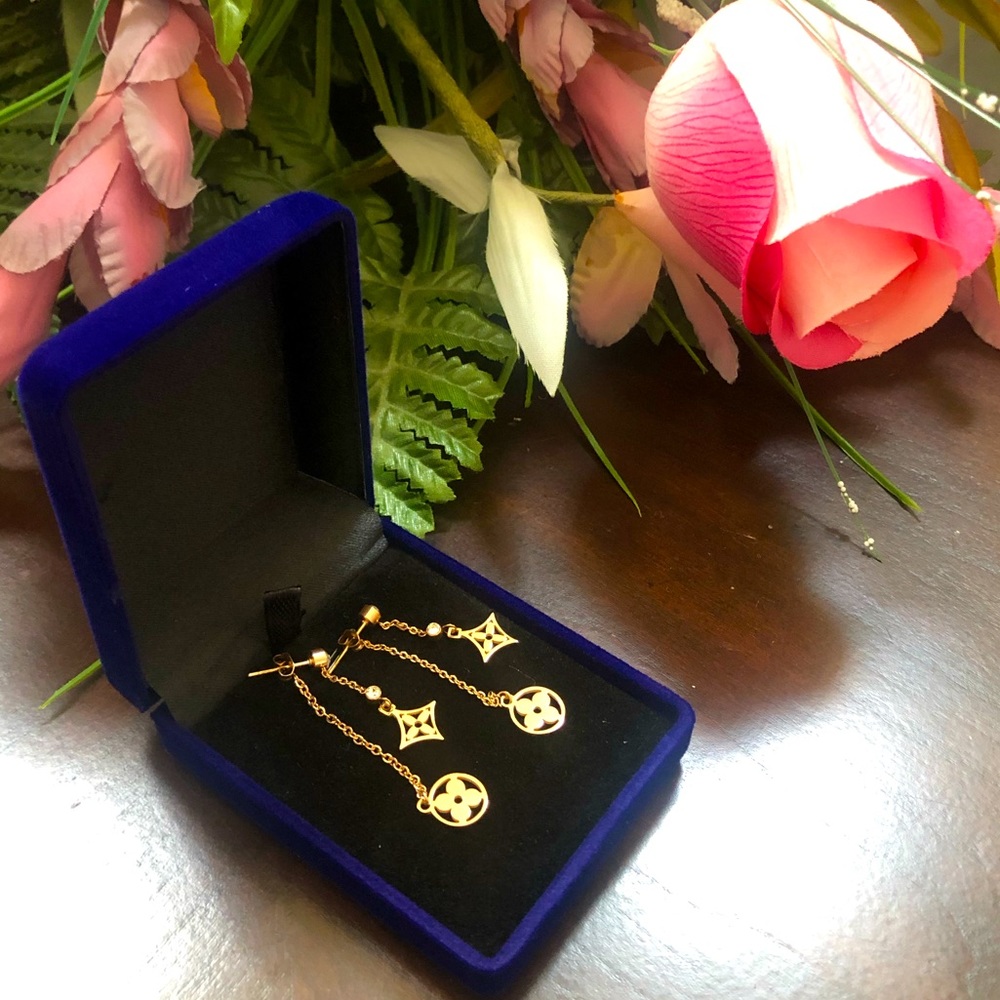 Double flower drop fashion earrings